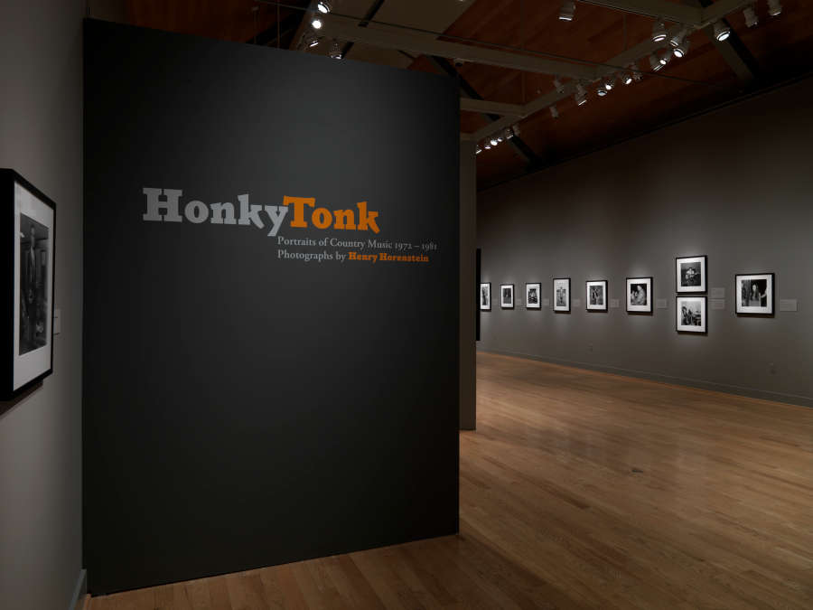 view exhibition image