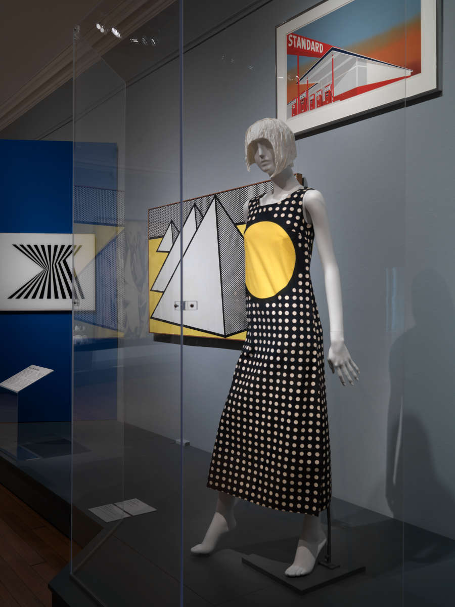 view exhibition image