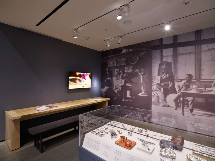 view exhibition image