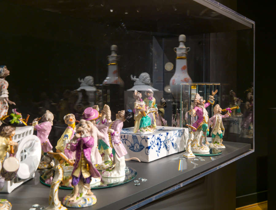 view exhibition image