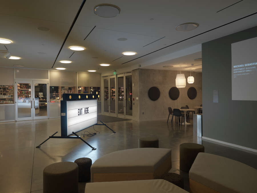 view exhibition image