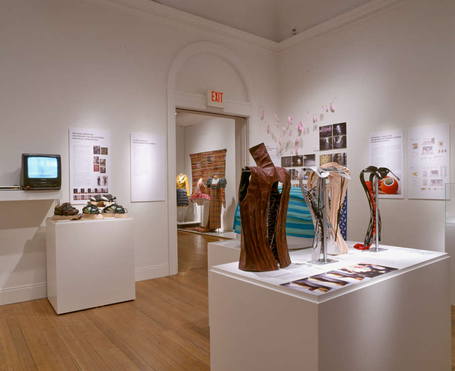 view exhibition image