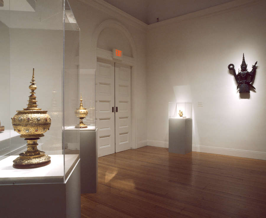 view exhibition image