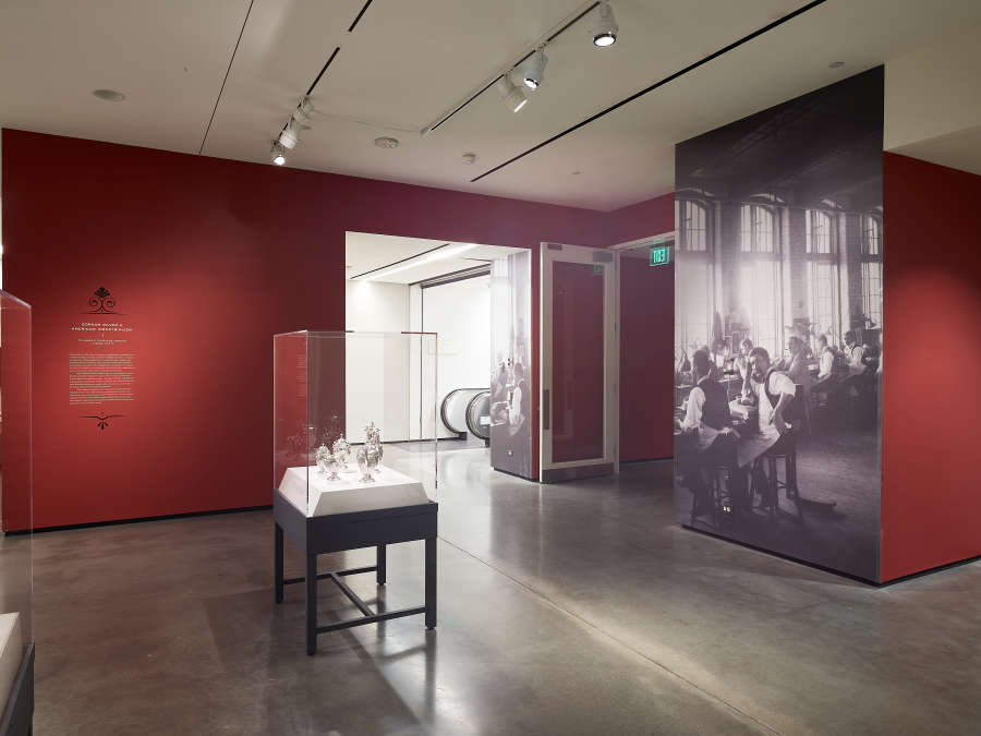 view exhibition image