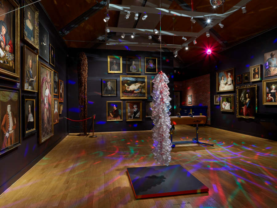 view exhibition image