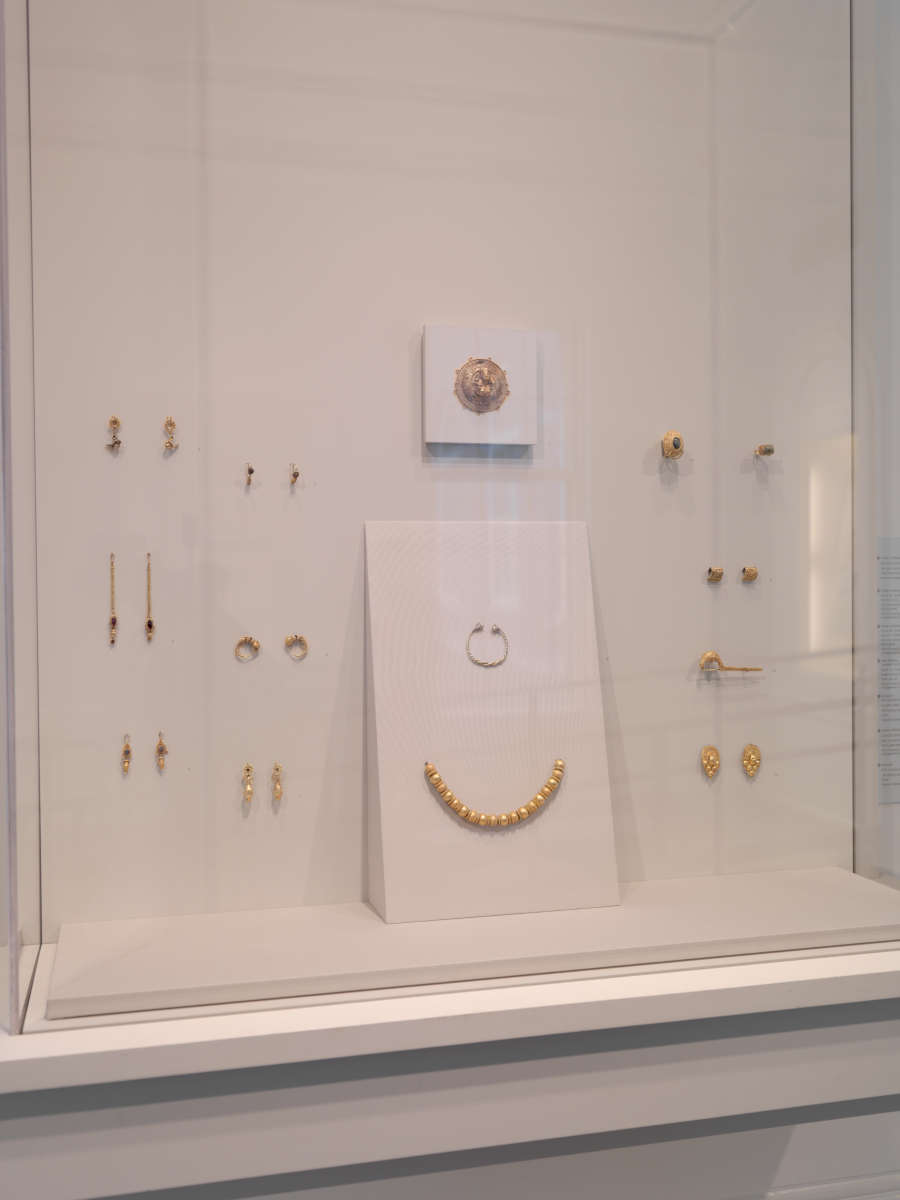 view exhibition image