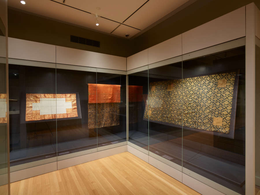 view exhibition image