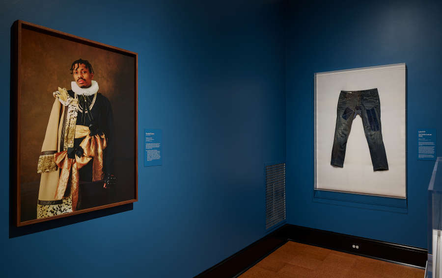 view exhibition image