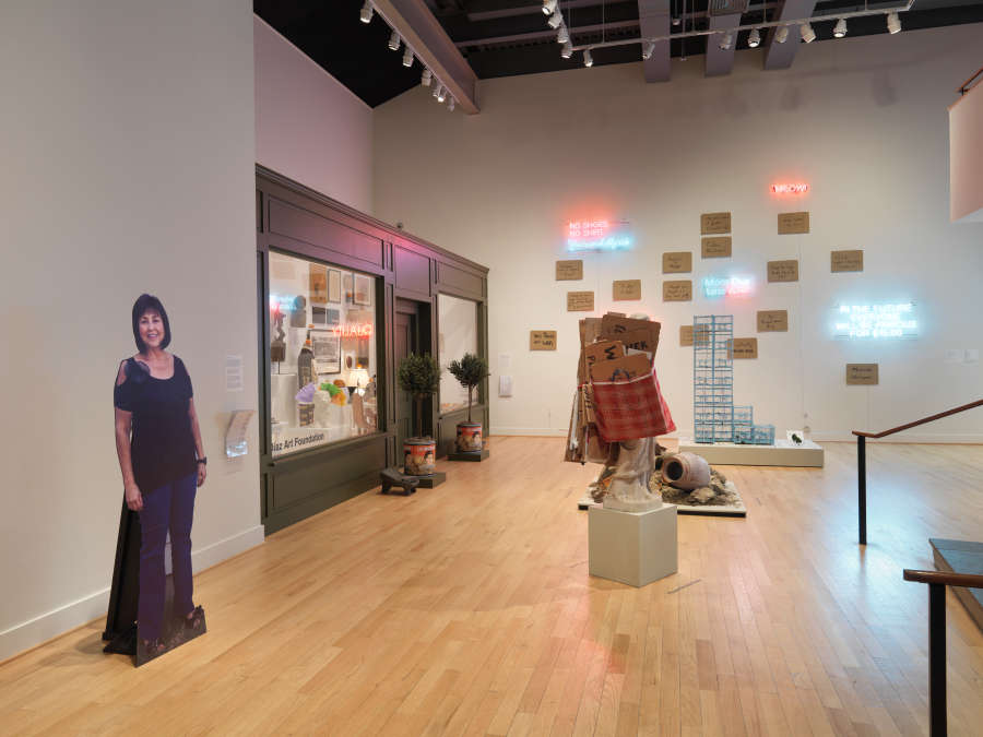 view exhibition image