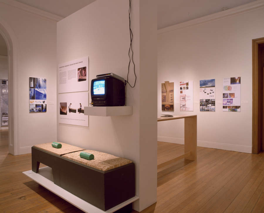 view exhibition image