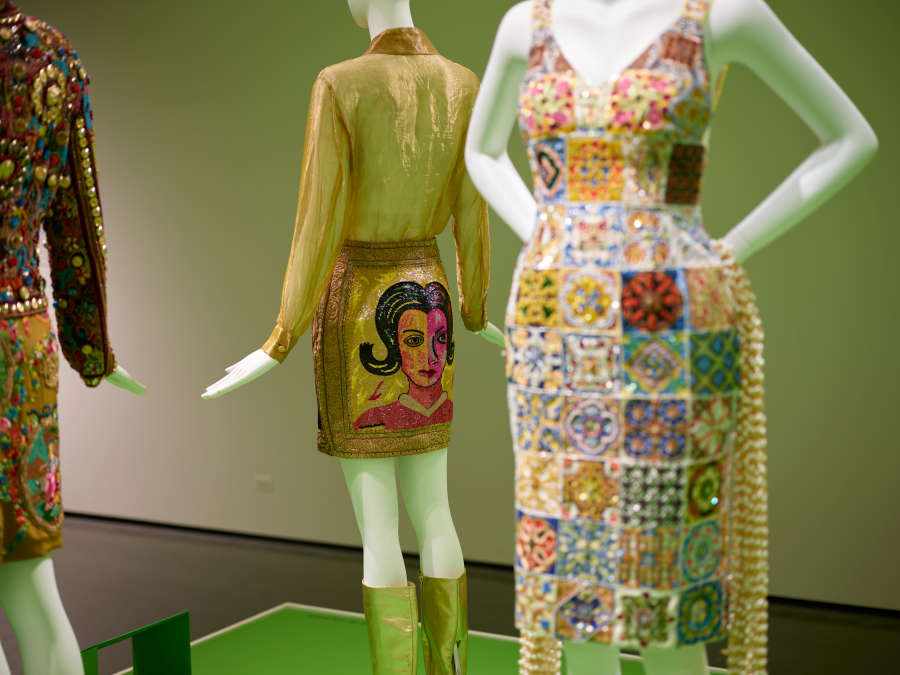 view exhibition image