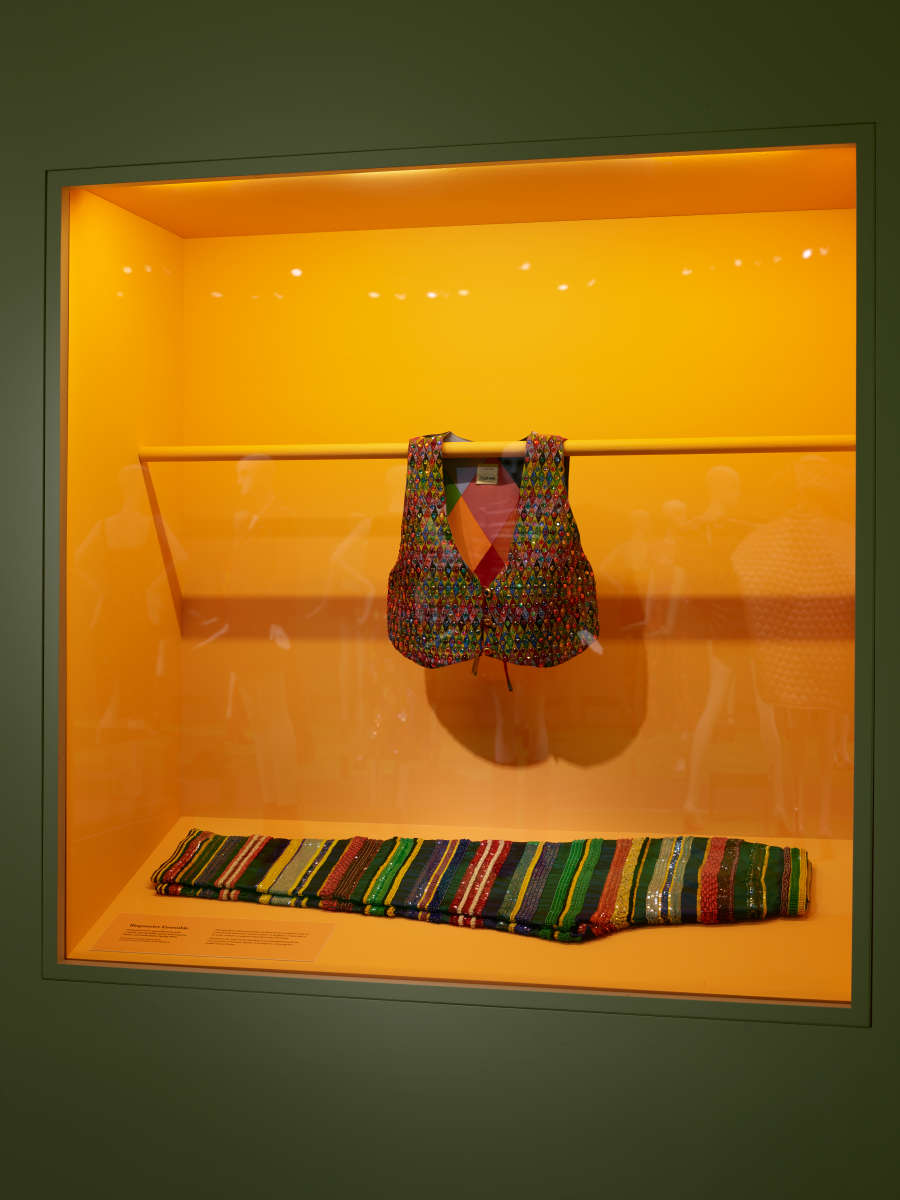 view exhibition image