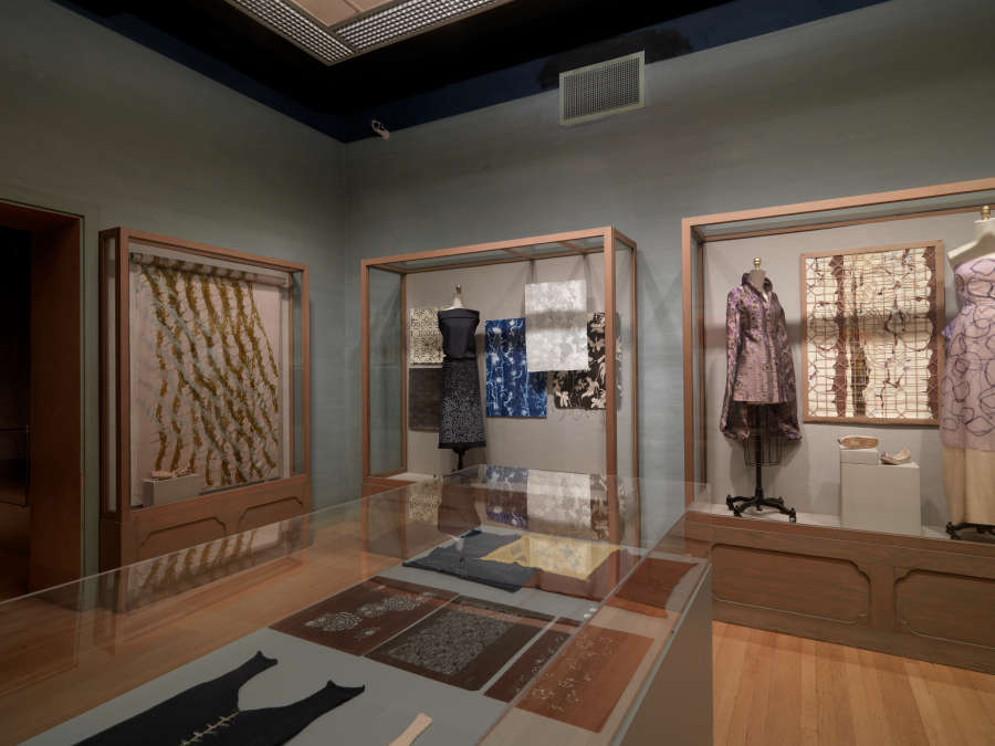 view exhibition image