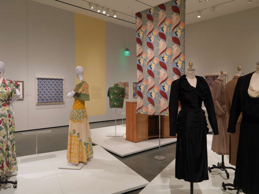 view exhibition image