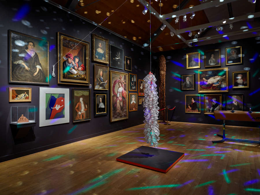 view exhibition image