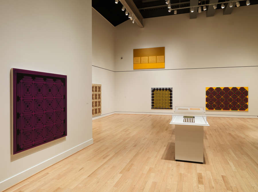 view exhibition image