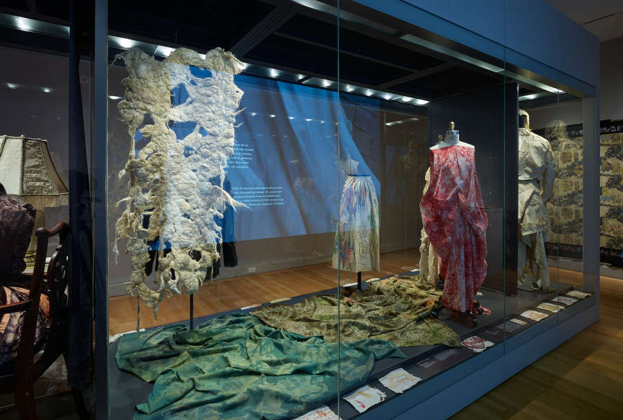 view exhibition image