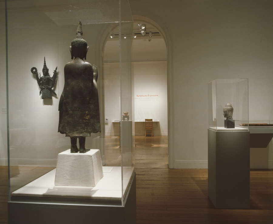 view exhibition image