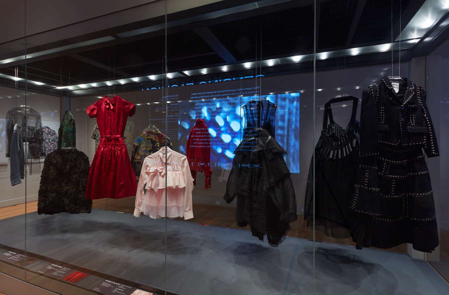 view exhibition image