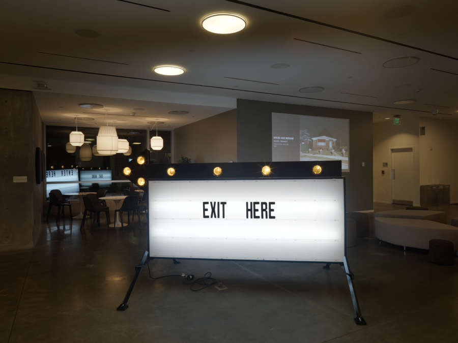 view exhibition image