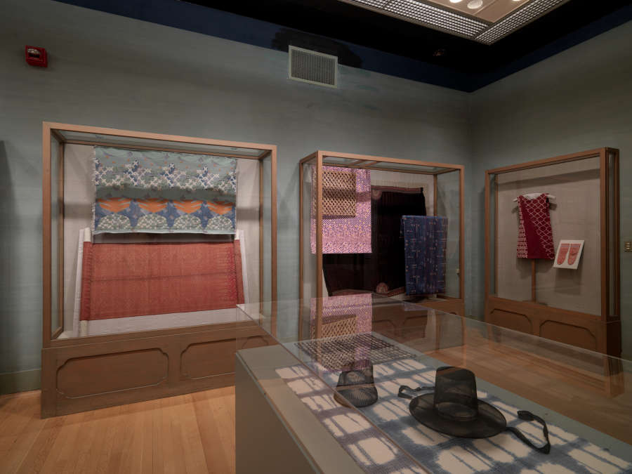 view exhibition image