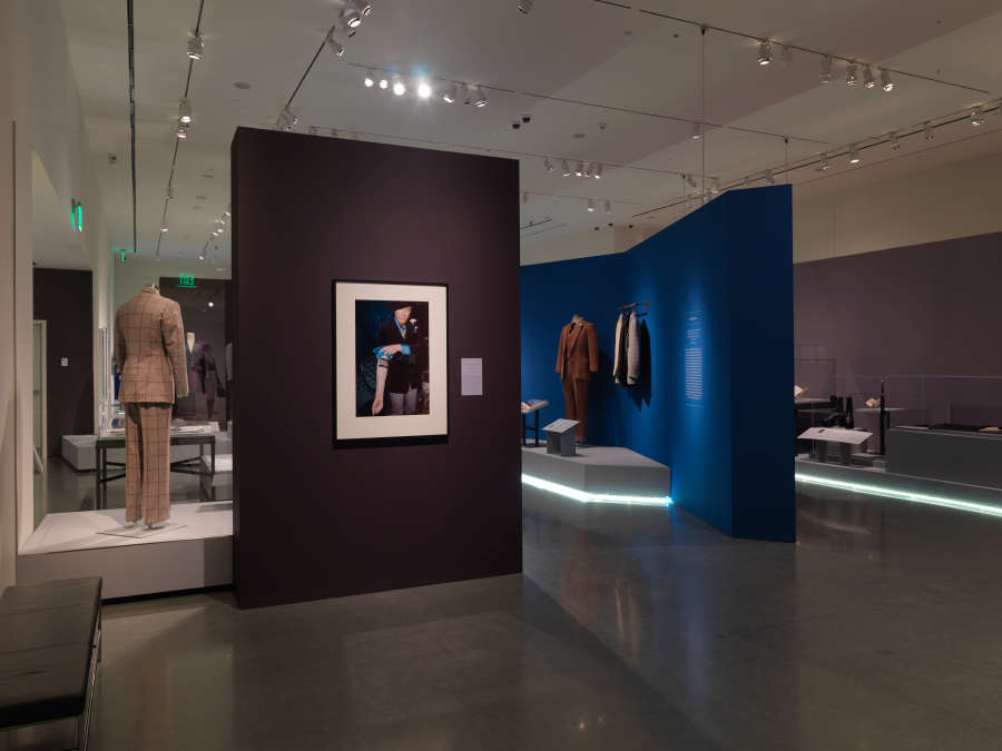 view exhibition image