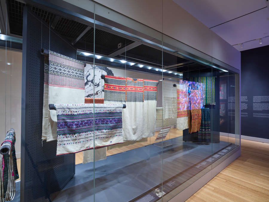 view exhibition image