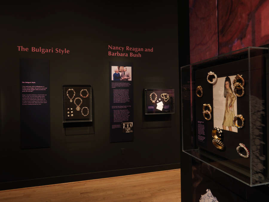 view exhibition image