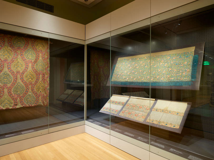 view exhibition image