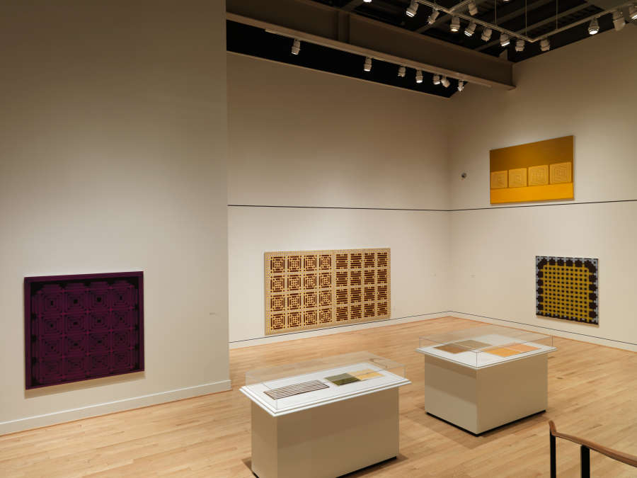 view exhibition image