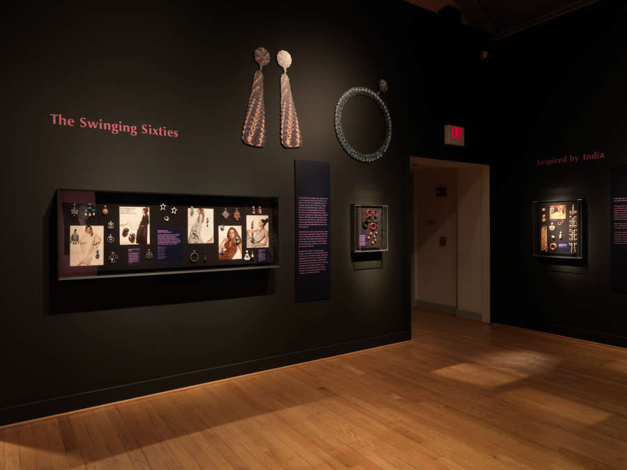 view exhibition image