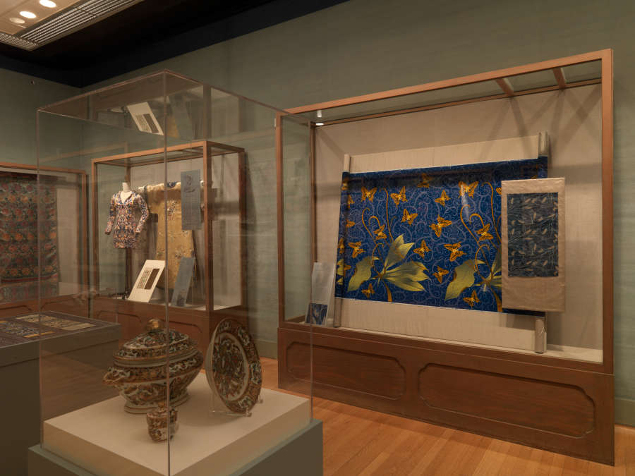 view exhibition image