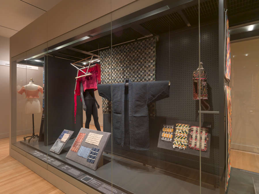 view exhibition image