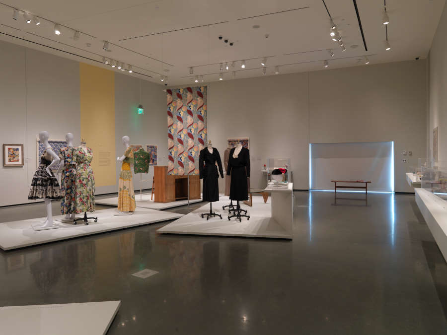 view exhibition image