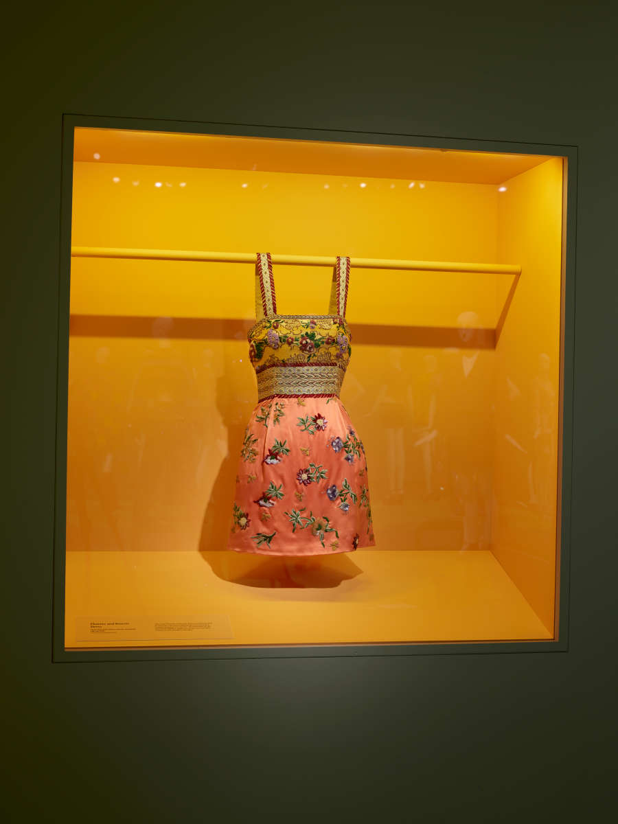 view exhibition image