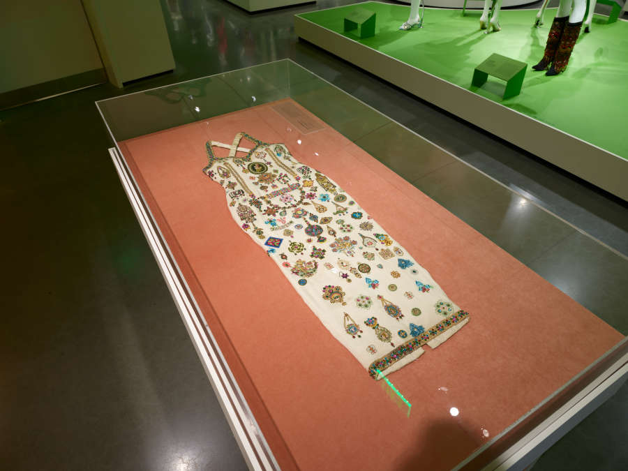 view exhibition image