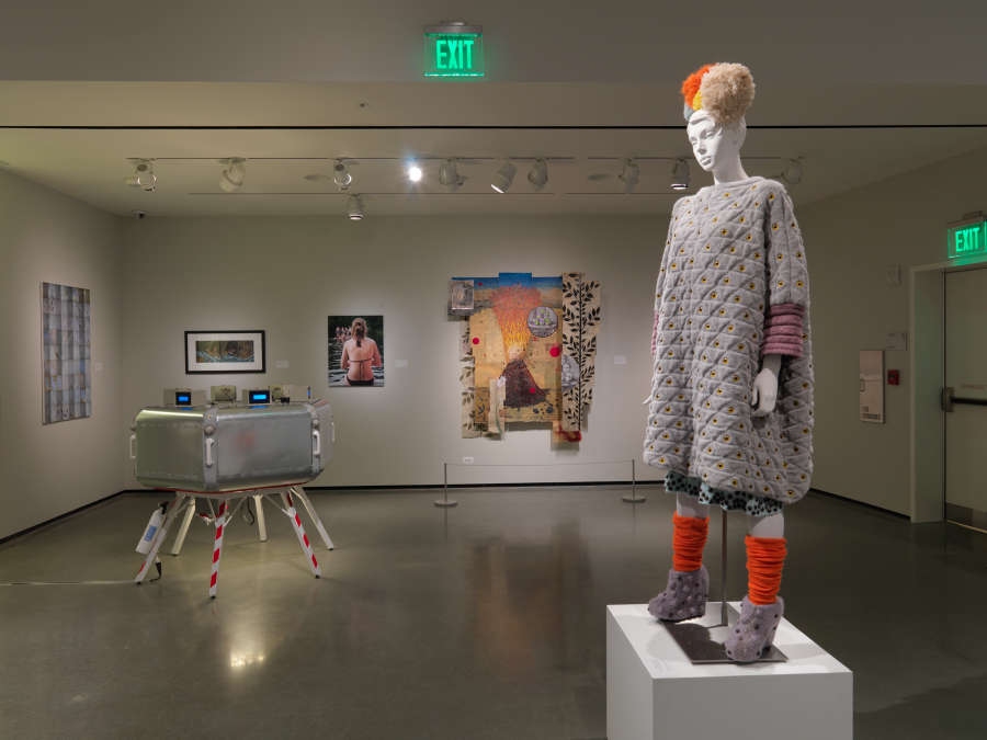 view exhibition image