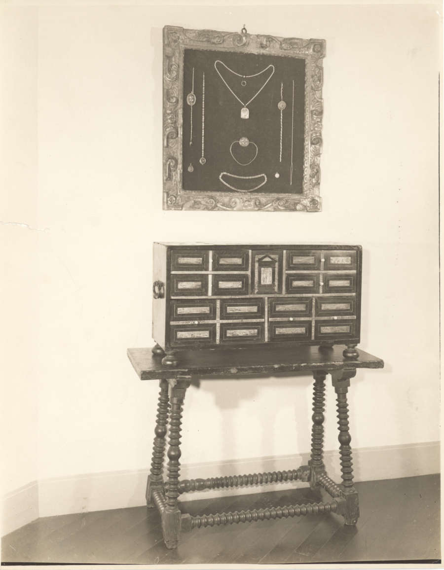 view exhibition image