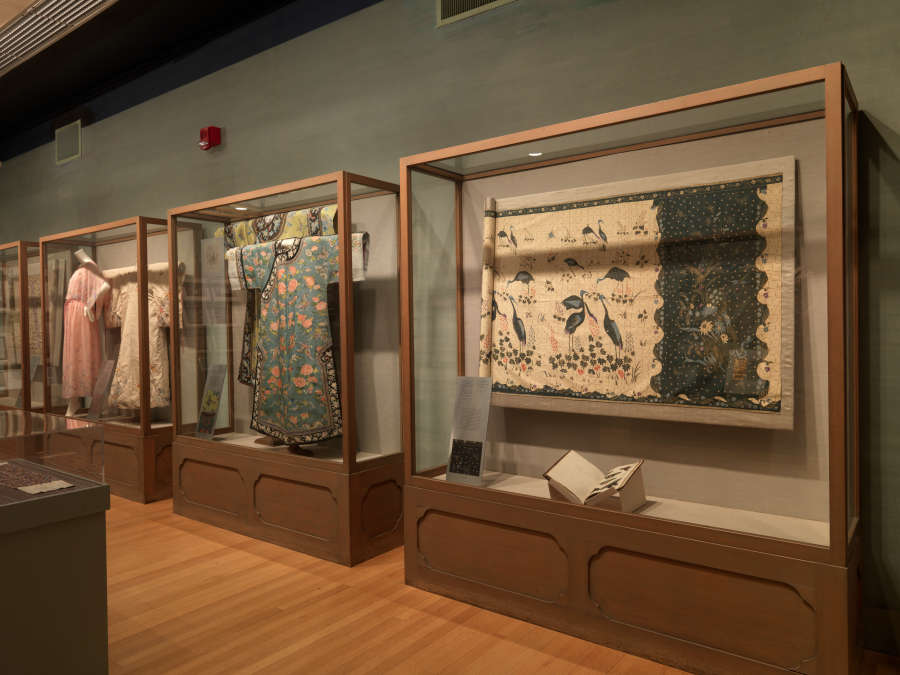 view exhibition image