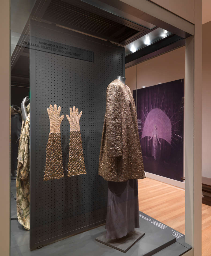 view exhibition image