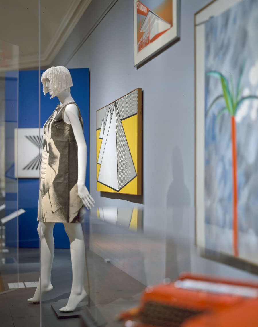 view exhibition image