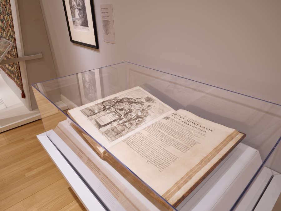 view exhibition image