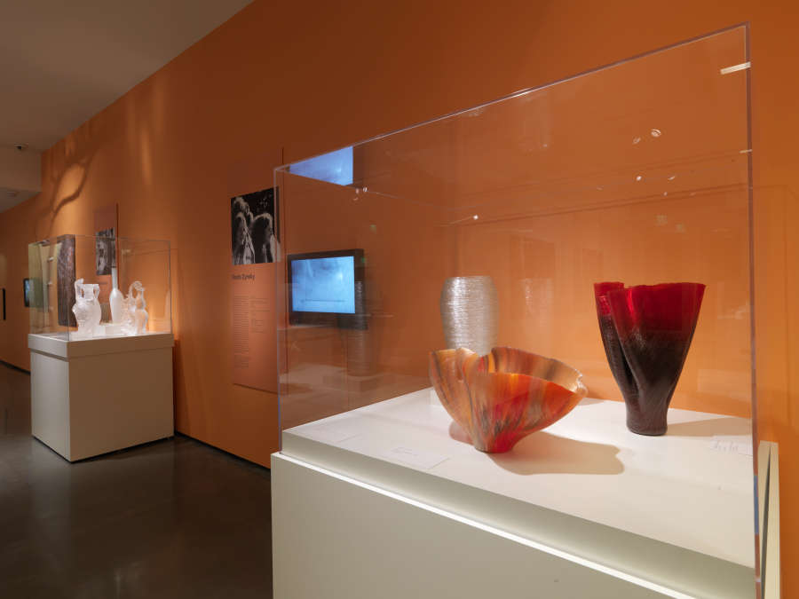 view exhibition image