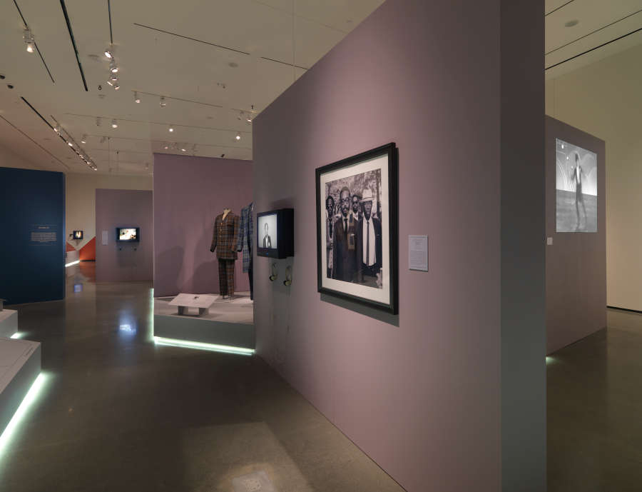 view exhibition image