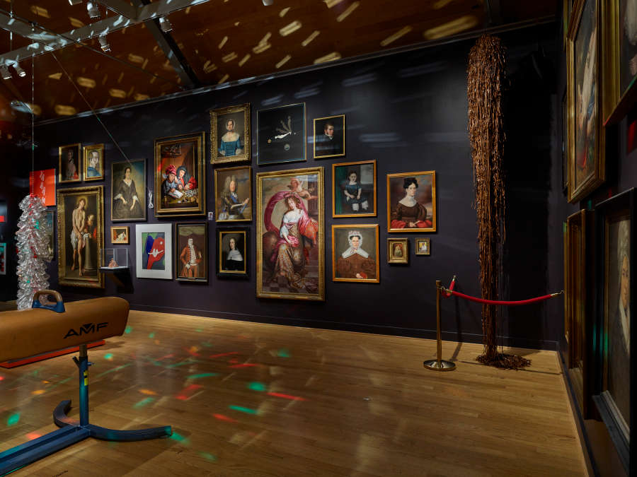view exhibition image
