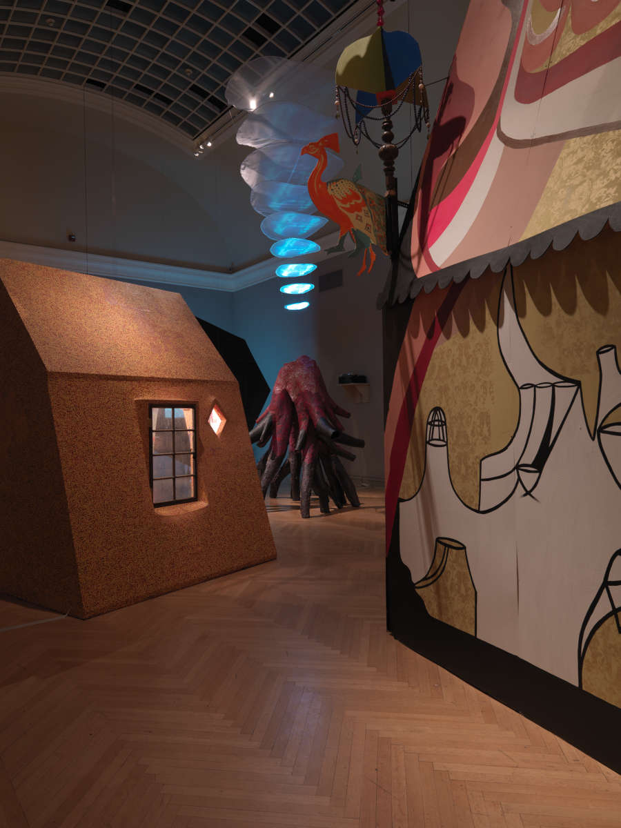 view exhibition image