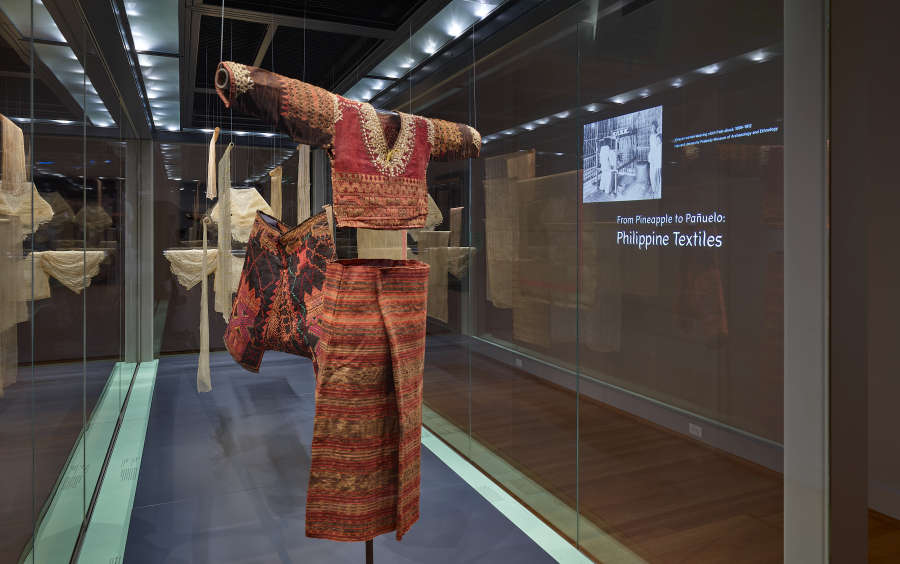 view exhibition image