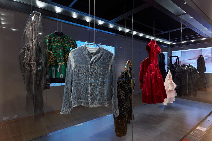 view exhibition image
