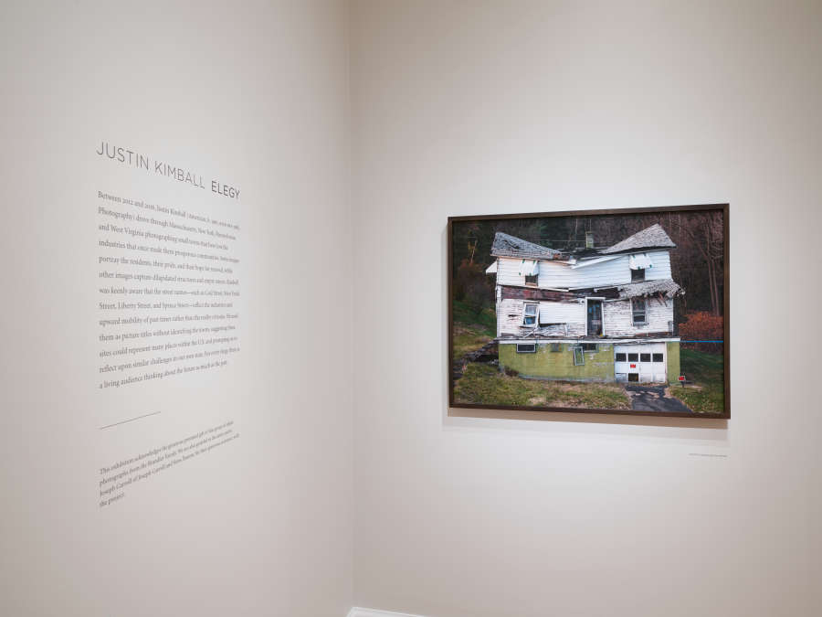 view exhibition image