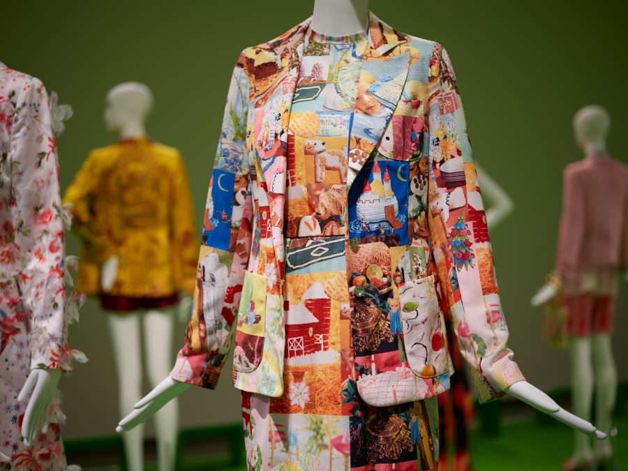 view exhibition image